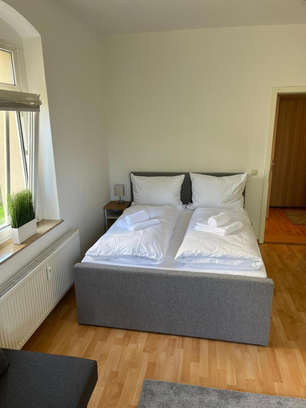 Leuben - Stylisch - Balkon - Kueche * Dresde