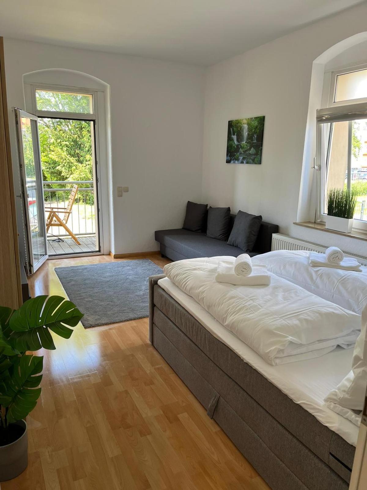 Leuben - Stylisch - Balkon - Kueche Appartamento